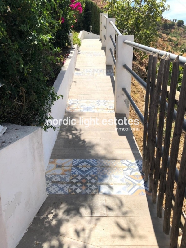 Big offer. 2 detached villas with 2 pools very very close to Torrox Pueblo 