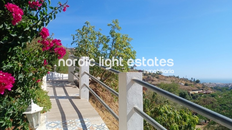 Big offer. 2 detached villas with 2 pools very very close to Torrox Pueblo 