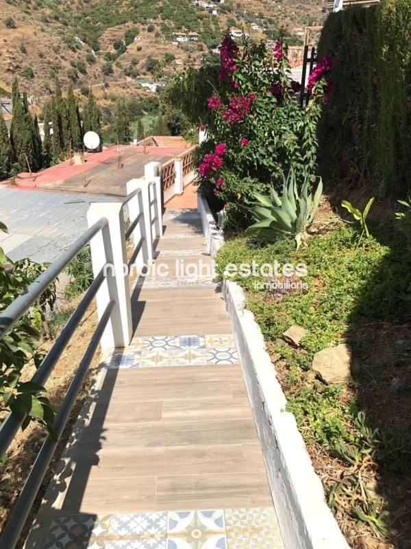 Big offer. 2 detached villas with 2 pools very very close to Torrox Pueblo 