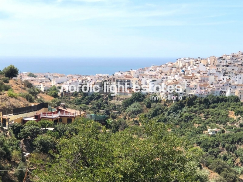 Big offer. 2 detached villas with 2 pools very very close to Torrox Pueblo 