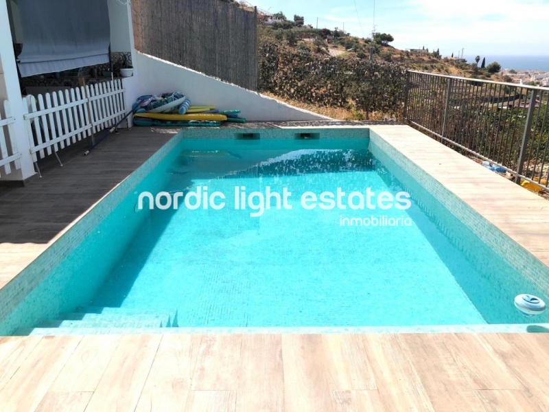 Big offer. 2 detached villas with 2 pools very very close to Torrox Pueblo 