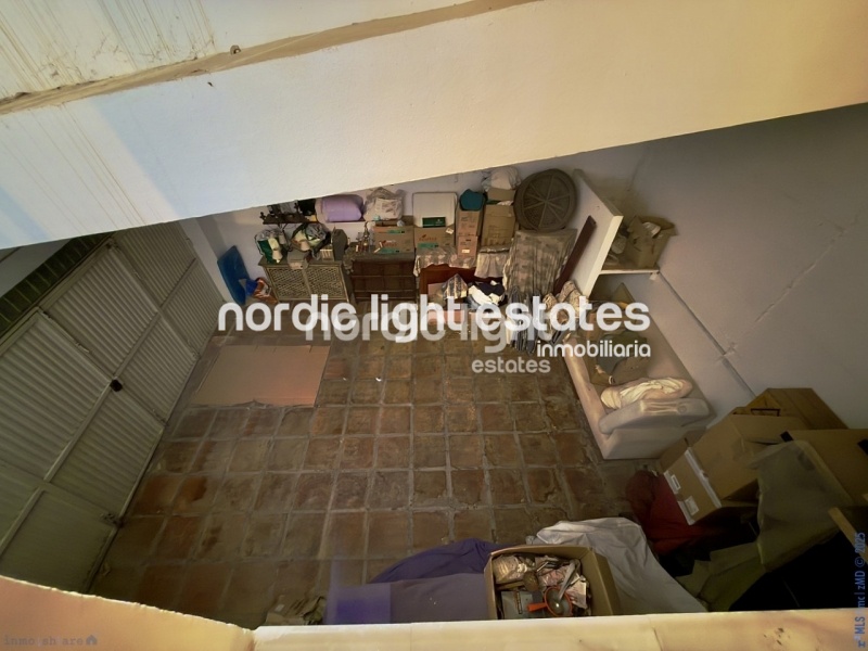 Impresionante villa pareada con 7 dormitorios y cochera enorme en Torre del Mar