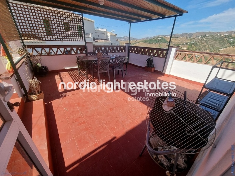 Apartment with exceptional outdoor areas in the center of Frigiliana