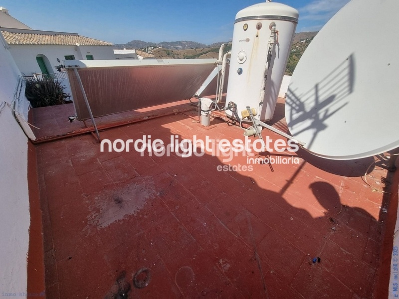 Apartment with exceptional outdoor areas in the center of Frigiliana