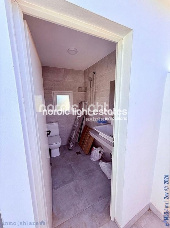 Villa de lujo a estrenar con 350m2 habitables en Almayate bajo