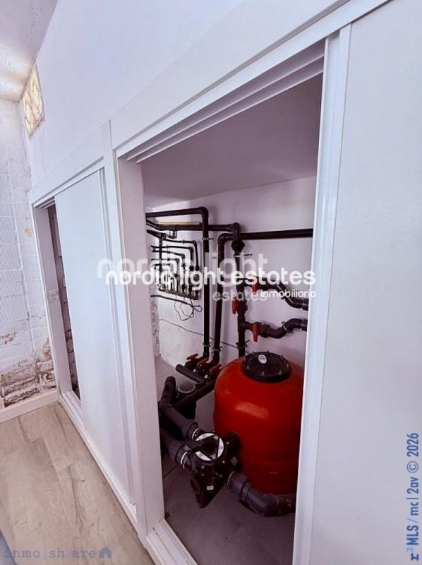 Villa de lujo a estrenar con 350m2 habitables en Almayate bajo