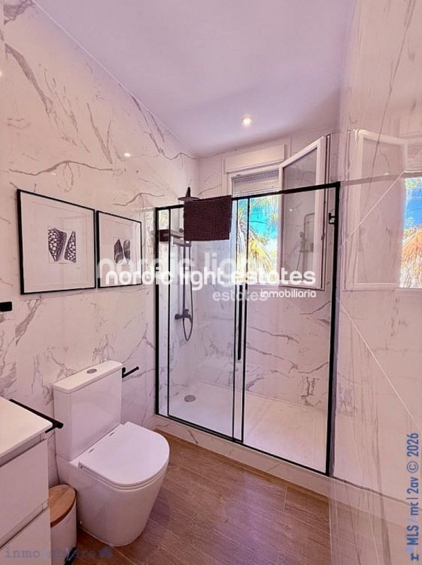 Villa de lujo a estrenar con 350m2 habitables en Almayate bajo