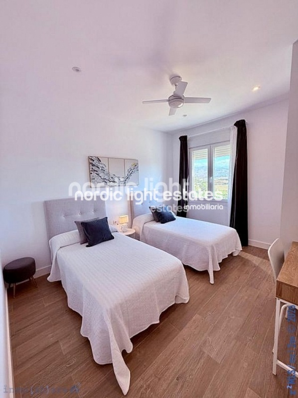 Villa de lujo a estrenar con 350m2 habitables en Almayate bajo