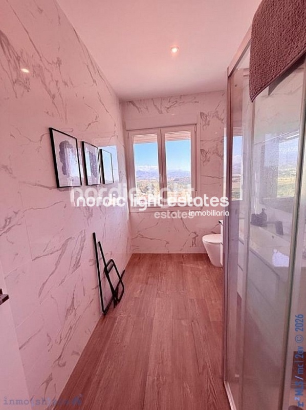 Villa de lujo a estrenar con 350m2 habitables en Almayate bajo