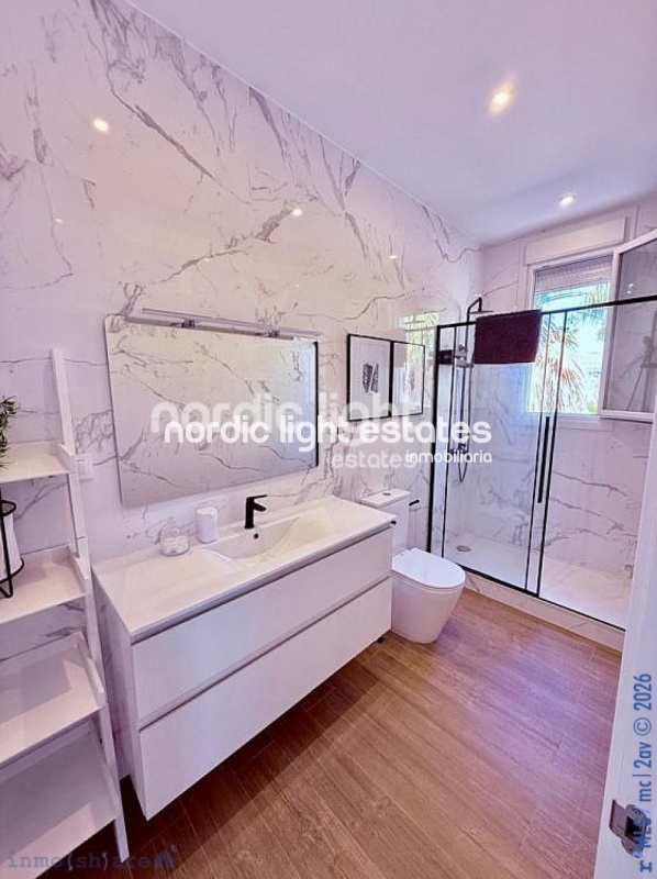 Villa de lujo a estrenar con 350m2 habitables en Almayate bajo