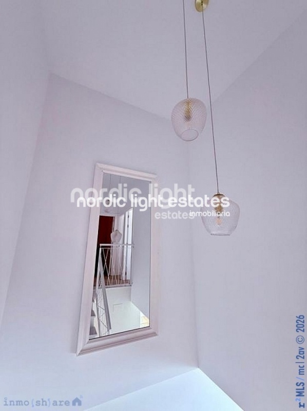 Villa de lujo a estrenar con 350m2 habitables en Almayate bajo