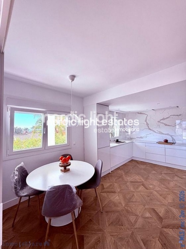 Villa de lujo a estrenar con 350m2 habitables en Almayate bajo