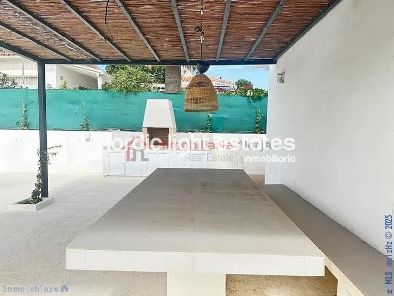 Brand new luxury villa with 350 sqm living space in Almayate bajo