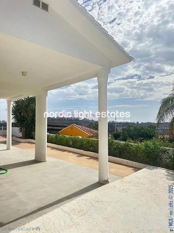 Brand new luxury villa with 350 sqm living space in Almayate bajo