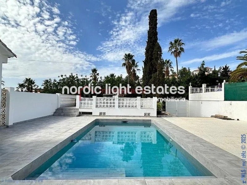 Brand new luxury villa with 350 sqm living space in Almayate bajo