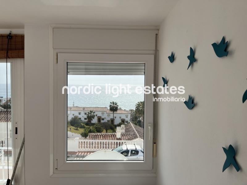 Splendid south facing terraced house for long term rental. Sea views 