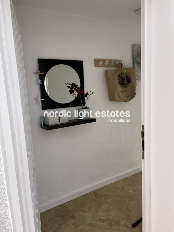 Splendid south facing terraced house for long term rental. Sea views 