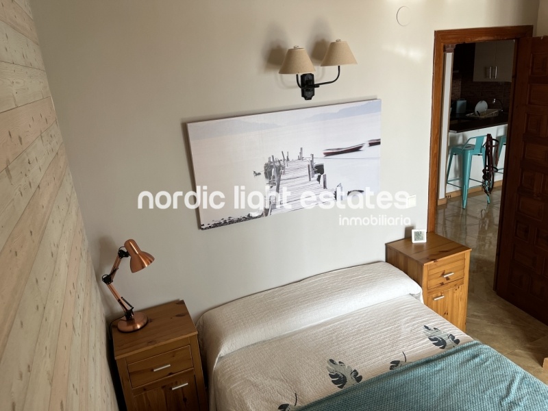 Splendid south facing terraced house for long term rental. Sea views 