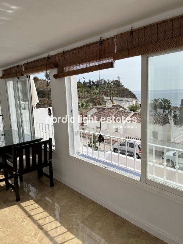 Splendid south facing terraced house for long term rental. Sea views 