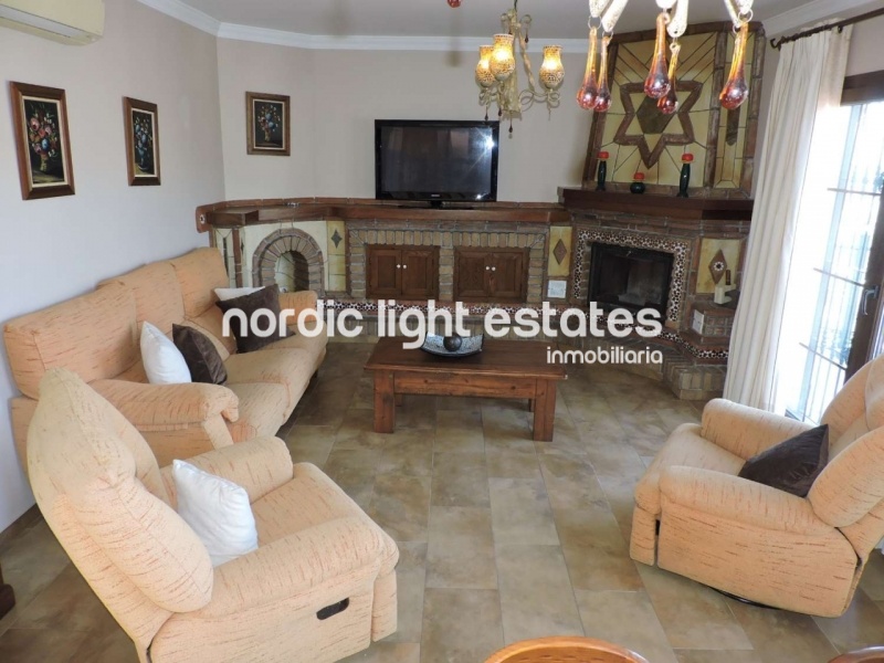 Exceptional detached villa with 4 beds, 3 baths ad 3 guest toilets very close to Frigiliana