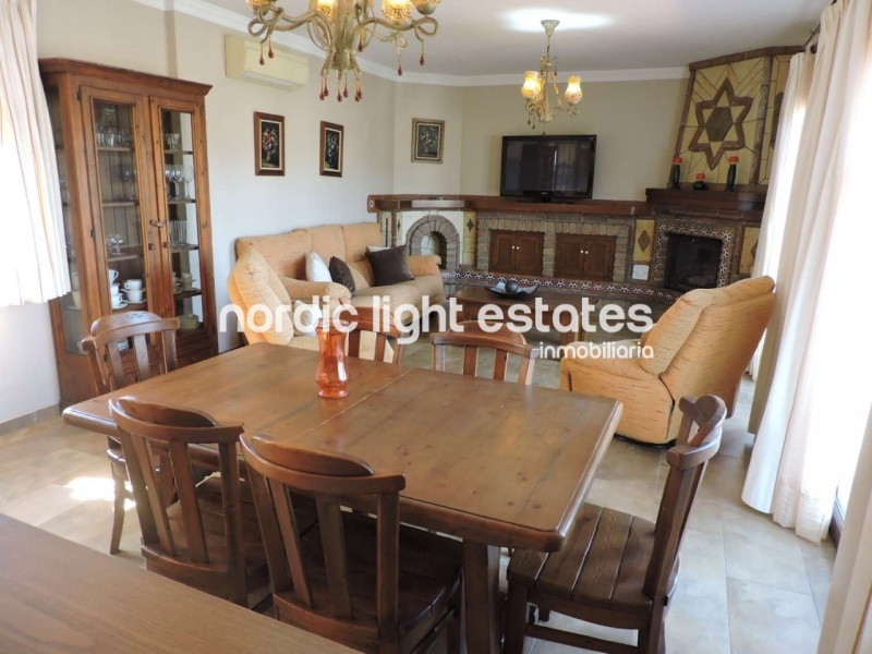 Exceptional detached villa with 4 beds, 3 baths ad 3 guest toilets very close to Frigiliana