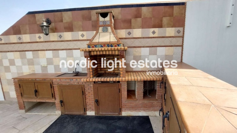 Exceptional detached villa with 4 beds, 3 baths ad 3 guest toilets very close to Frigiliana