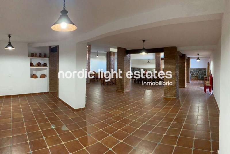 Exceptional detached villa with 4 beds, 3 baths ad 3 guest toilets very close to Frigiliana