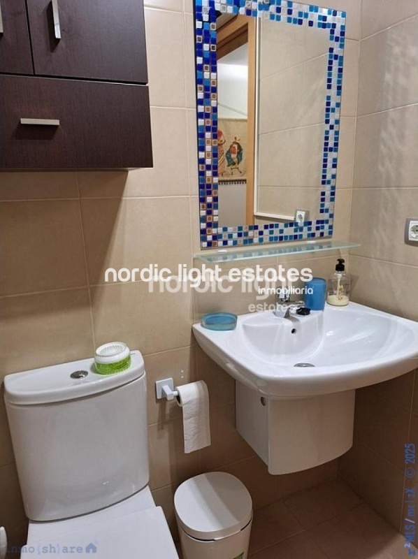 Amplio apartamento con parking y trastero. Urbanización con 2 piscinas y pista de pádel