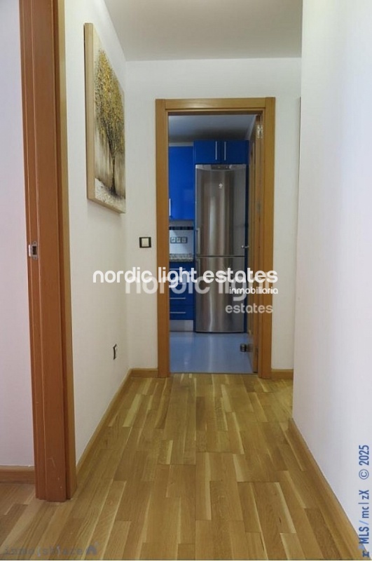 Amplio apartamento con parking y trastero. Urbanización con 2 piscinas y pista de pádel