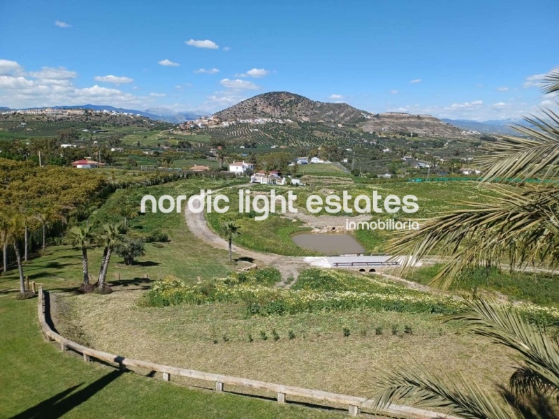 Villa de lujo absolutamente impresionante en Coín. Parcela de 30.000m2