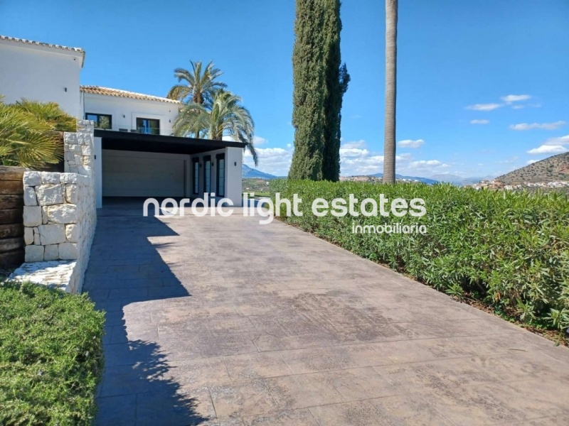 Villa de lujo absolutamente impresionante en Coín. Parcela de 30.000m2
