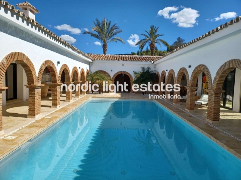 Villa de lujo absolutamente impresionante en Coín. Parcela de 30.000m2
