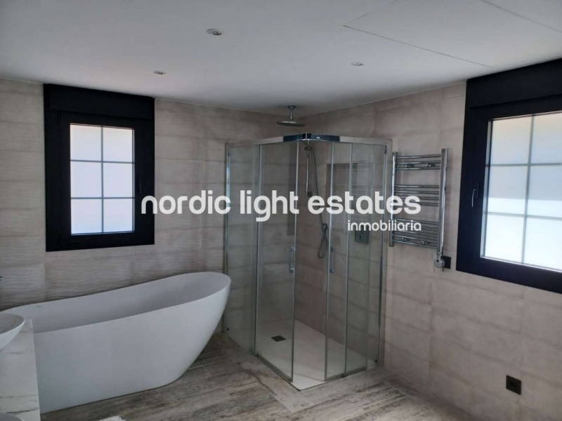 Villa de lujo absolutamente impresionante en Coín. Parcela de 30.000m2