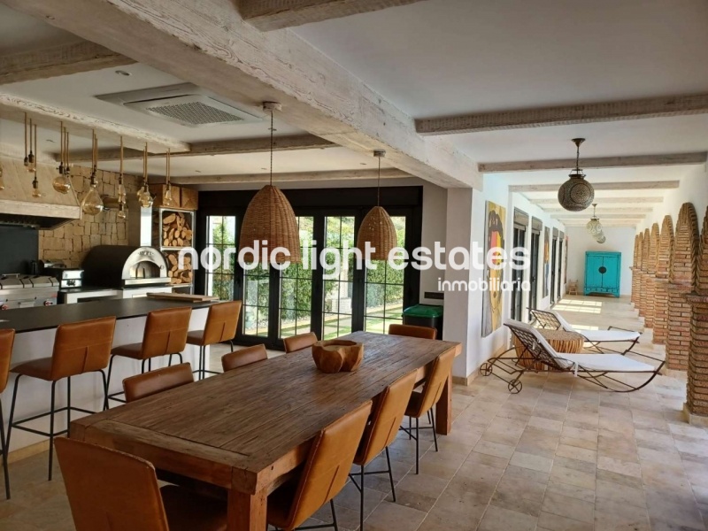 Villa de lujo absolutamente impresionante en Coín. Parcela de 30.000m2