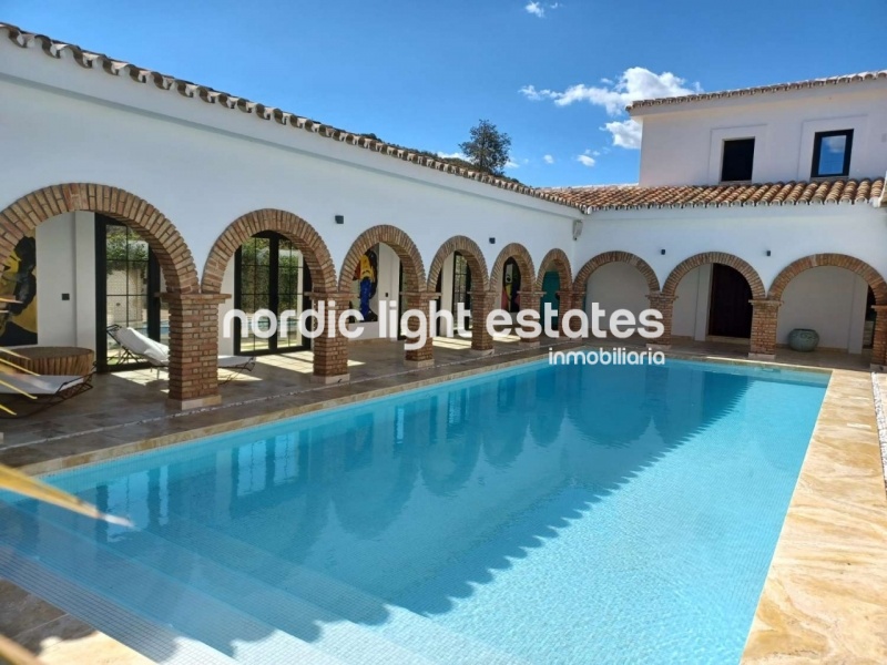 Villa de lujo absolutamente impresionante en Coín. Parcela de 30.000m2