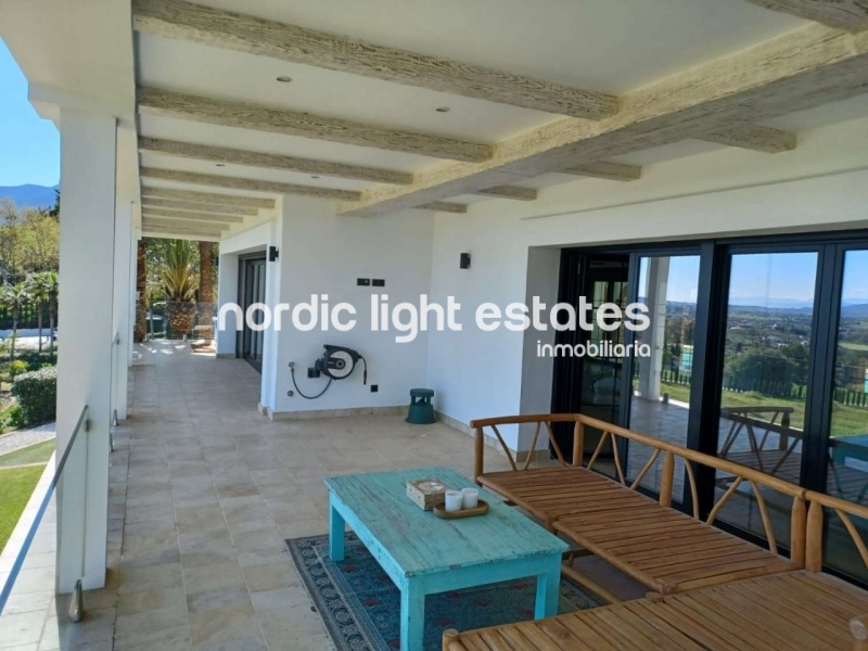 Villa de lujo absolutamente impresionante en Coín. Parcela de 30.000m2
