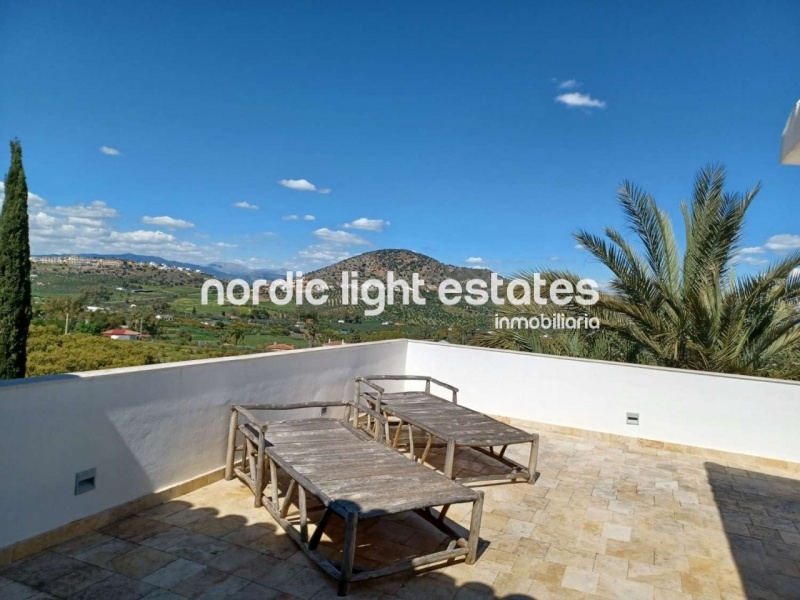 Villa de lujo absolutamente impresionante en Coín. Parcela de 30.000m2