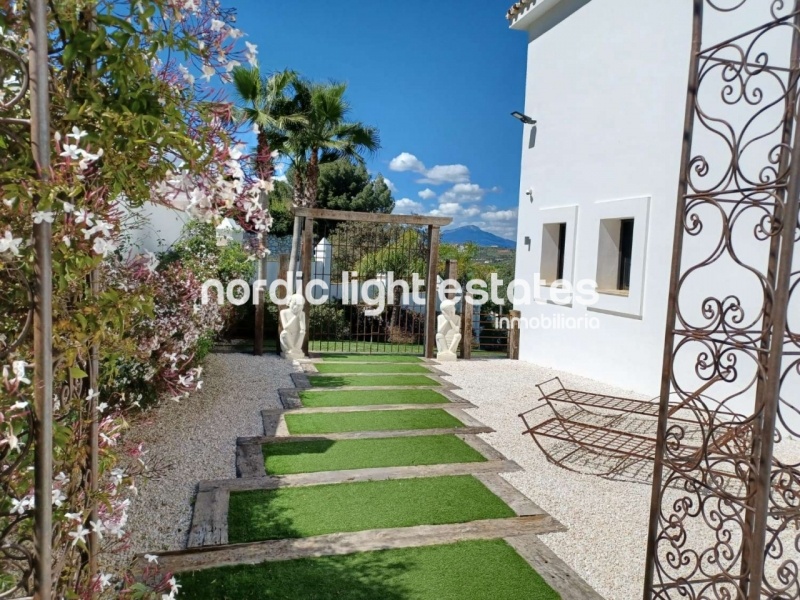 Villa de lujo absolutamente impresionante en Coín. Parcela de 30.000m2
