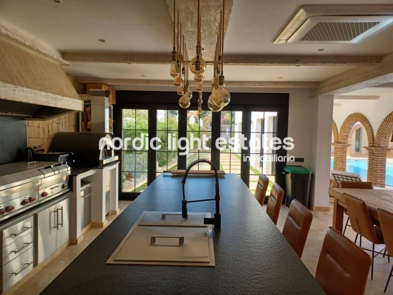 Villa de lujo absolutamente impresionante en Coín. Parcela de 30.000m2