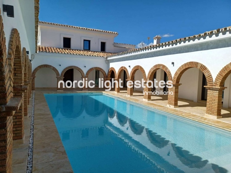 Villa de lujo absolutamente impresionante en Coín. Parcela de 30.000m2