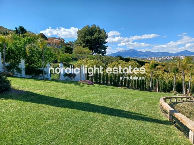 Villa de lujo absolutamente impresionante en Coín. Parcela de 30.000m2