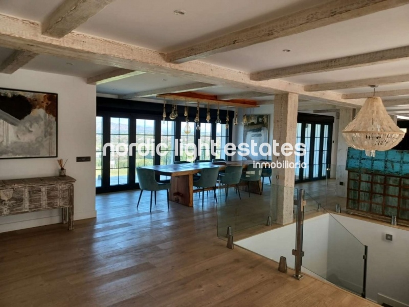 Villa de lujo absolutamente impresionante en Coín. Parcela de 30.000m2