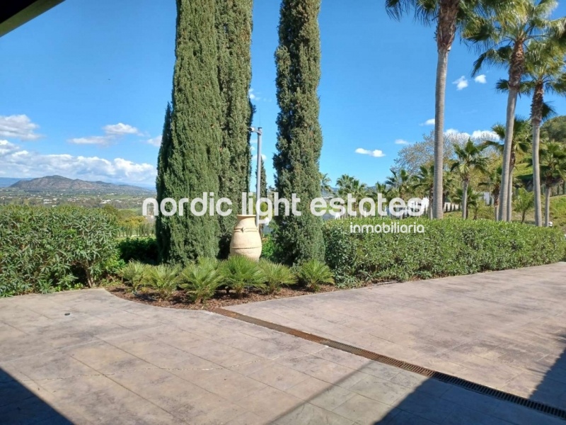 Villa de lujo absolutamente impresionante en Coín. Parcela de 30.000m2