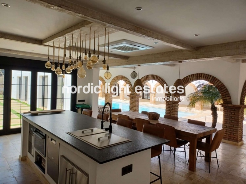 Villa de lujo absolutamente impresionante en Coín. Parcela de 30.000m2