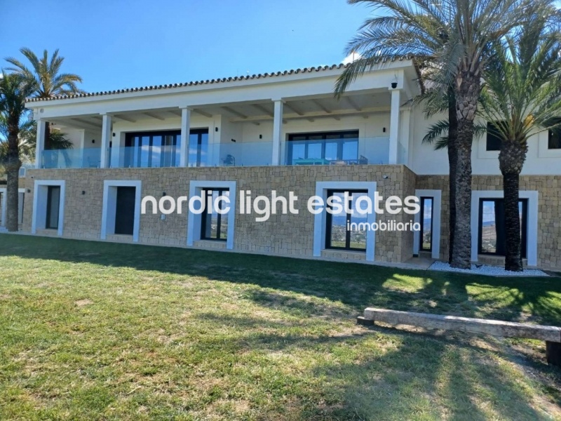 Villa de lujo absolutamente impresionante en Coín. Parcela de 30.000m2