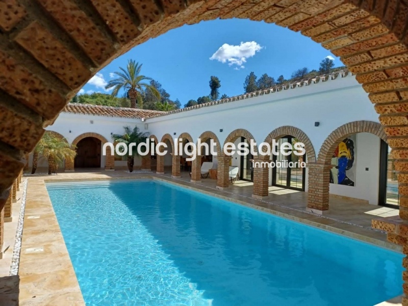 Villa de lujo absolutamente impresionante en Coín. Parcela de 30.000m2