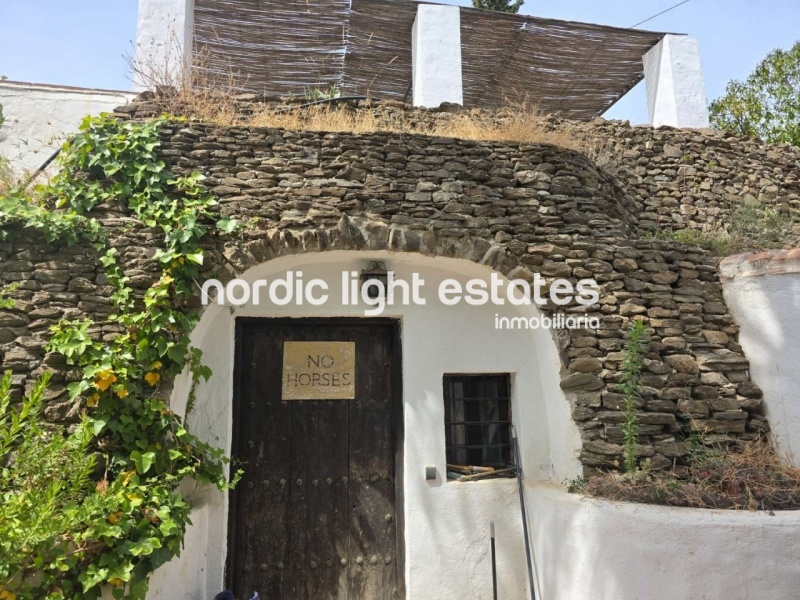 Estupenda finca rústica con 3 alojamientos independientes en Torrox