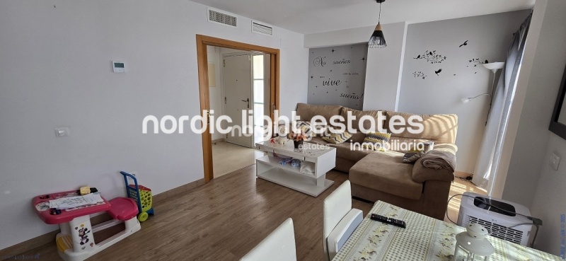 Semi-detached villa in perfect condition with sea views and a saltwalter pool in Torre del Mar