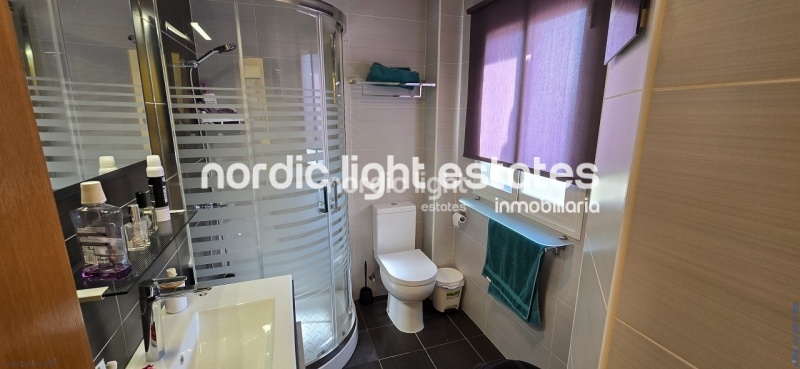 Semi-detached villa in perfect condition with sea views and a saltwalter pool in Torre del Mar