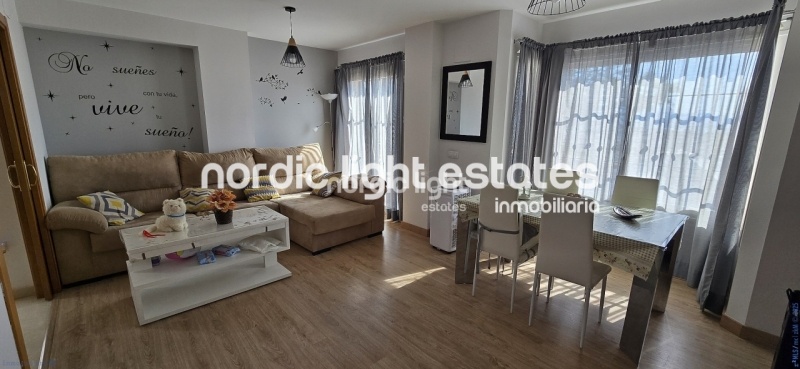 Semi-detached villa in perfect condition with sea views and a saltwalter pool in Torre del Mar